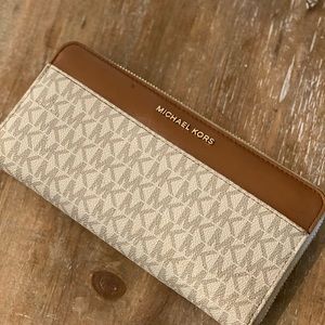 Michael kors wallet